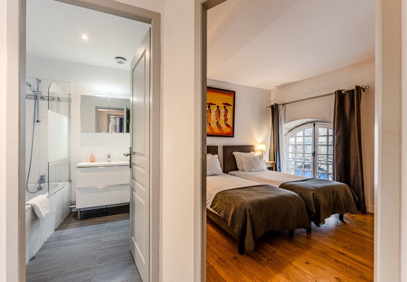 Apartment in Bordeaux -  Place du Palais Historic Center 