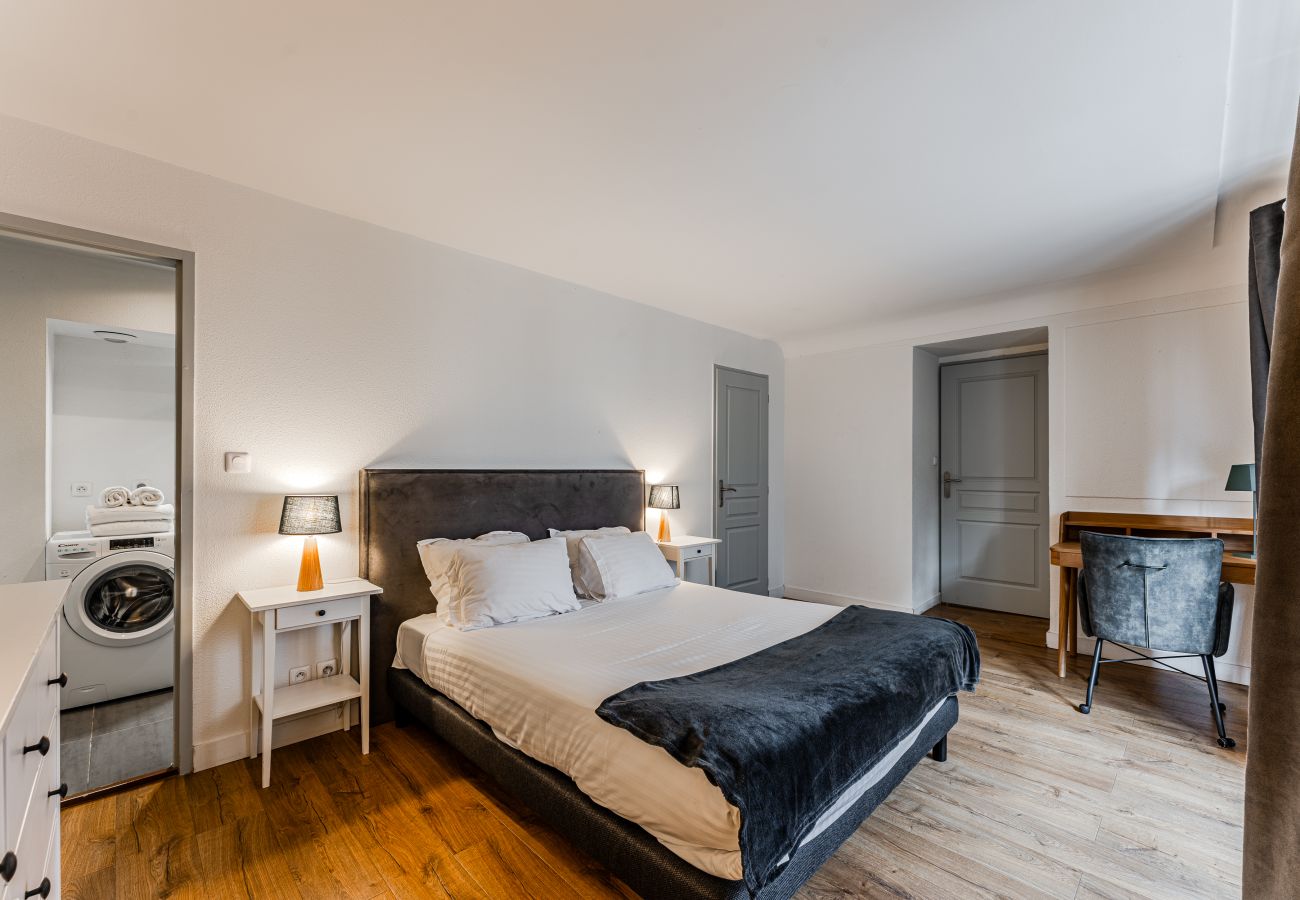 Apartment in Bordeaux -  Place du Palais Historic Center 