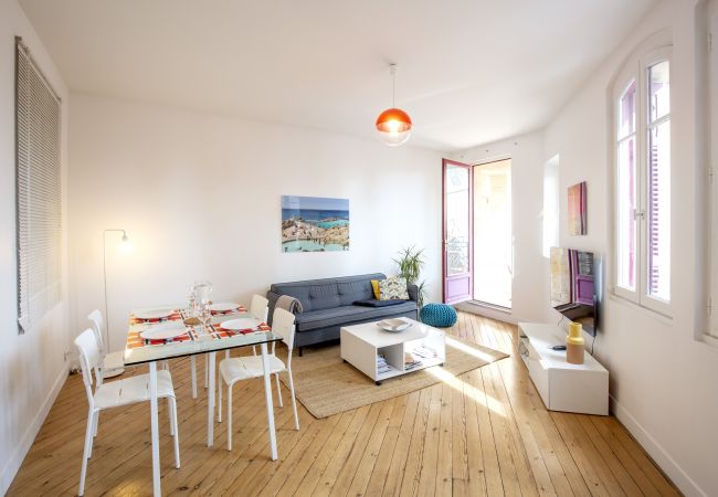 Apartment in Bordeaux - Bordeaux historic center, A-C, Terrace & Parking