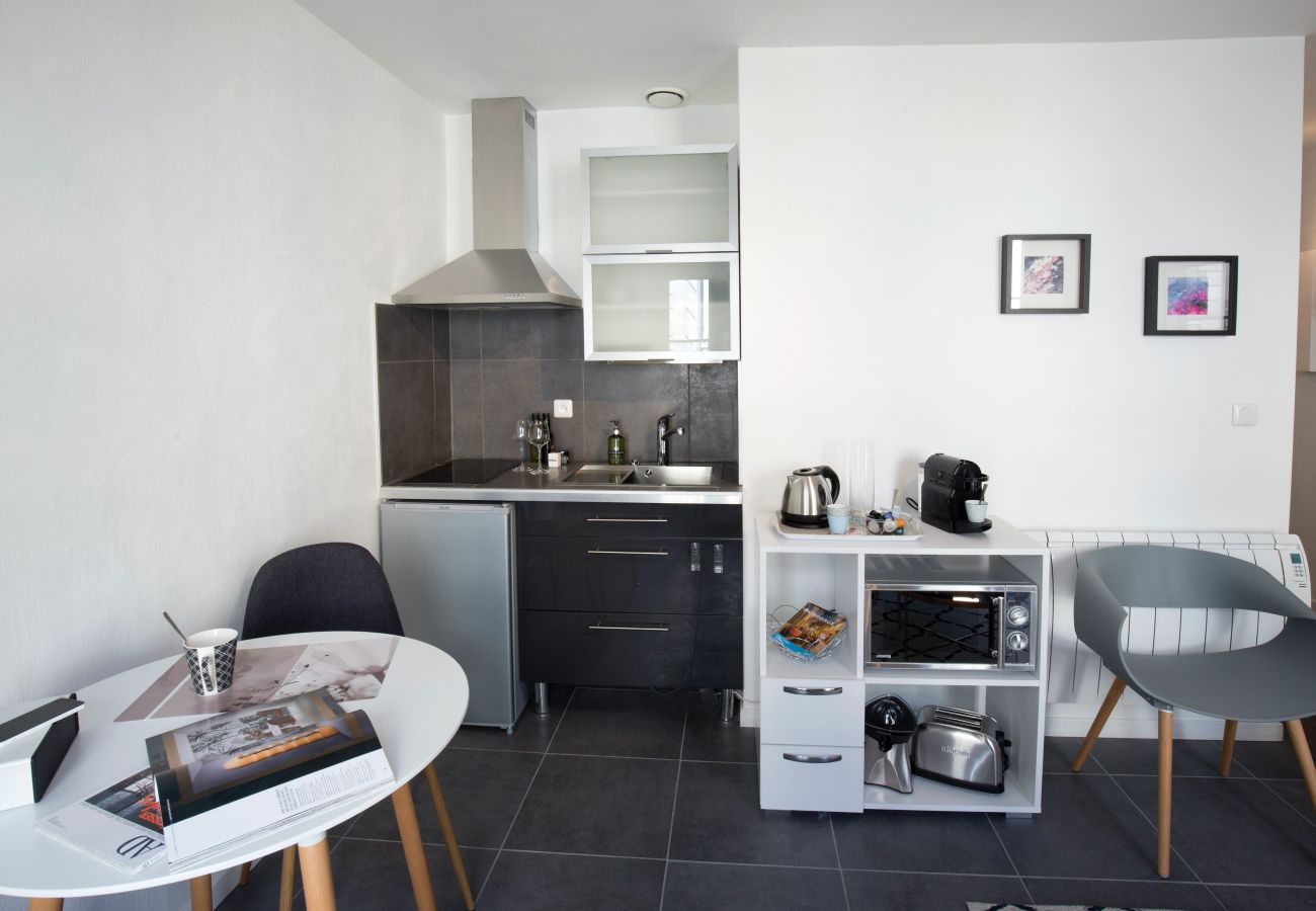 Apartment in Bordeaux - Bordeaux historic center with Balcony
