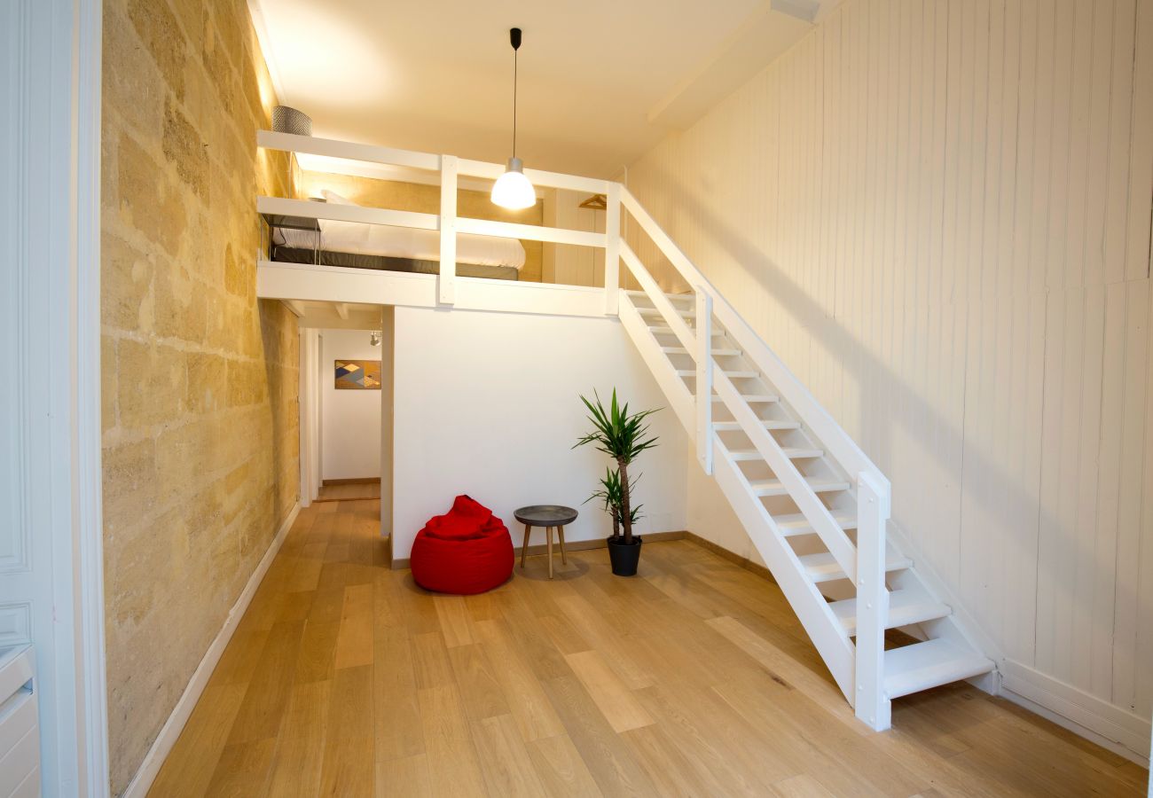 Apartment in Bordeaux - Heart of Bordeaux, 4 bedrooms with view + Parking