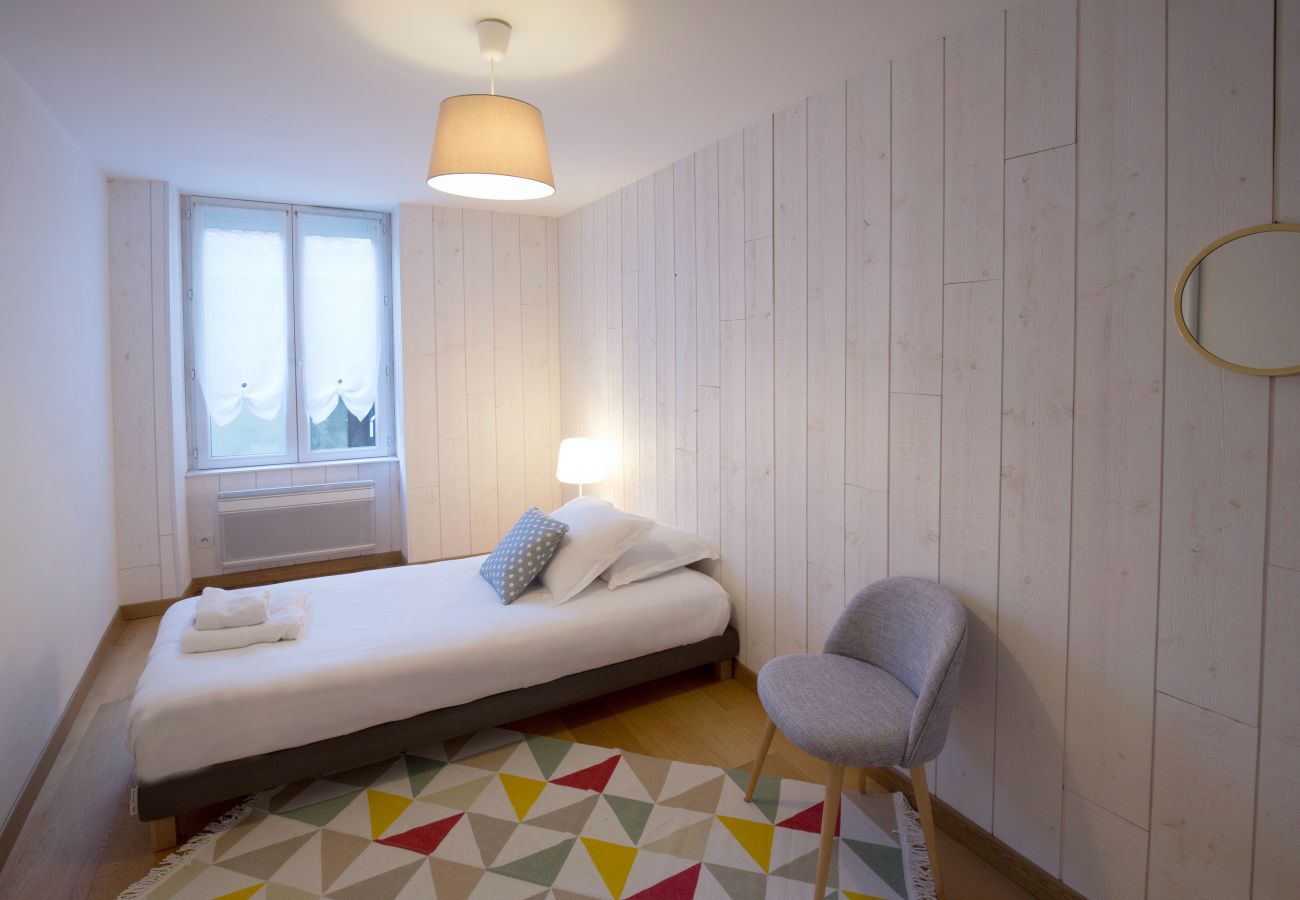 Apartment in Bordeaux - Heart of Bordeaux, 4 bedrooms with view + Parking