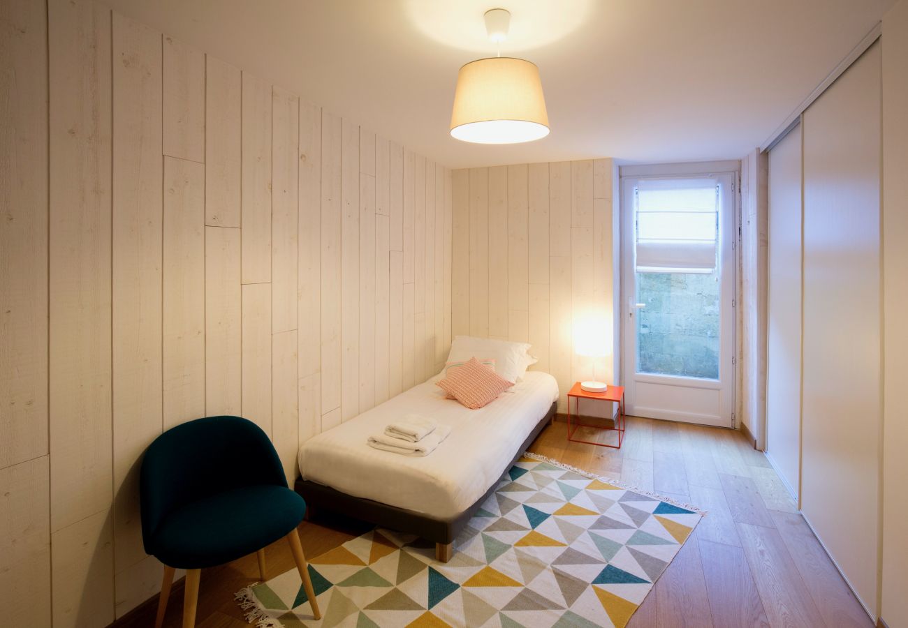 Apartment in Bordeaux - Heart of Bordeaux, 4 bedrooms with view + Parking