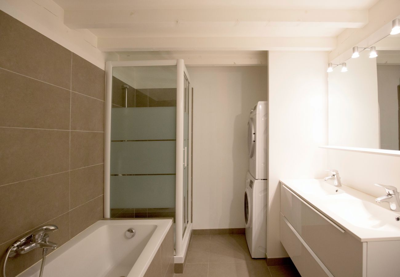 Apartment in Bordeaux - Heart of Bordeaux, 4 bedrooms with view + Parking