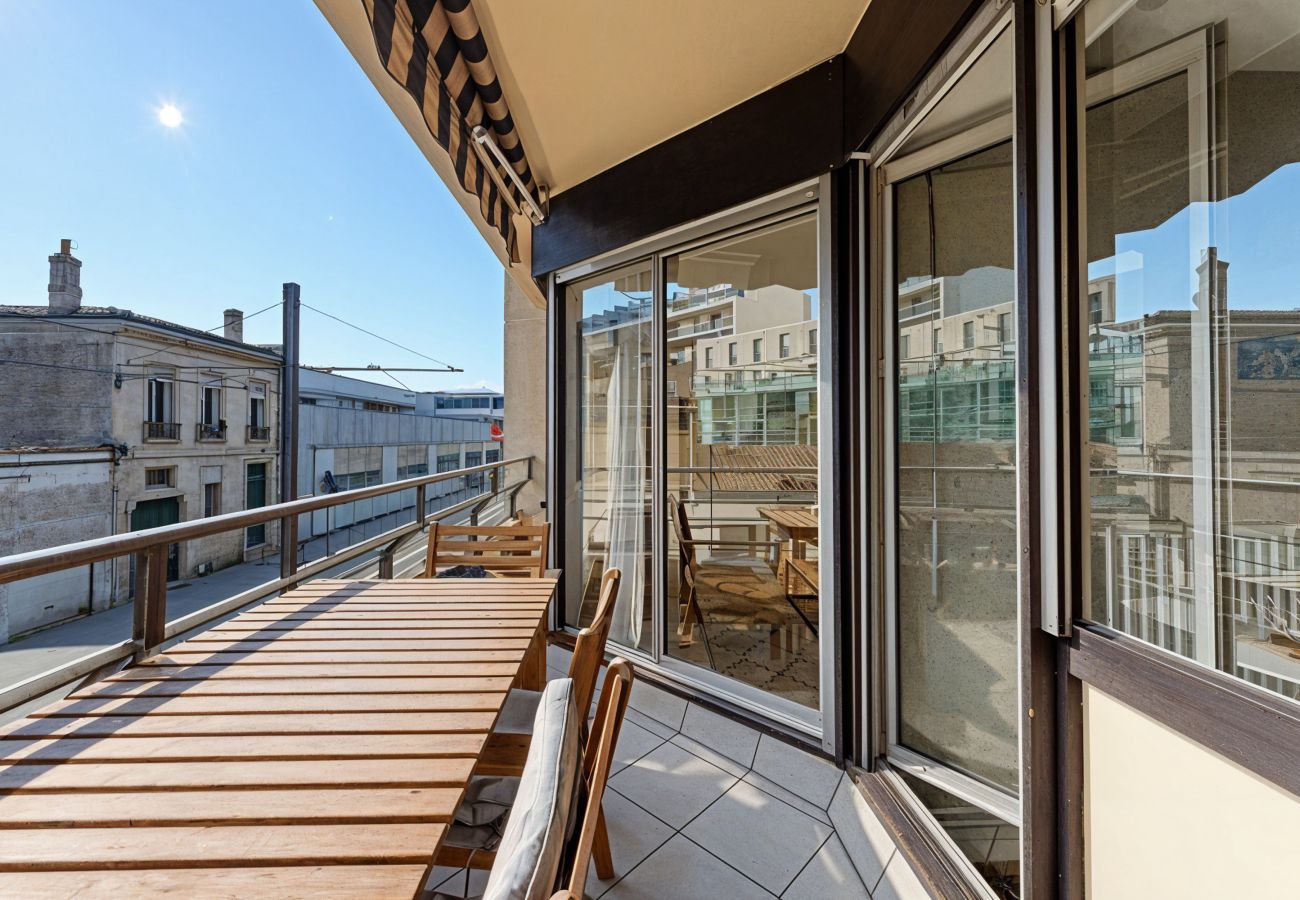Apartment in Bordeaux - Spacious 2 bedrooms, Terrace, Parking, lift