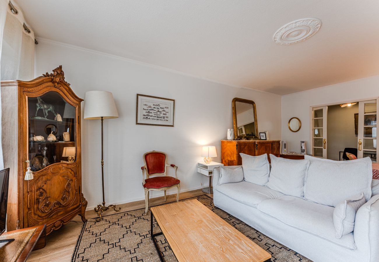 Apartment in Bordeaux - Spacious 2 bedrooms, Terrace, Parking, lift