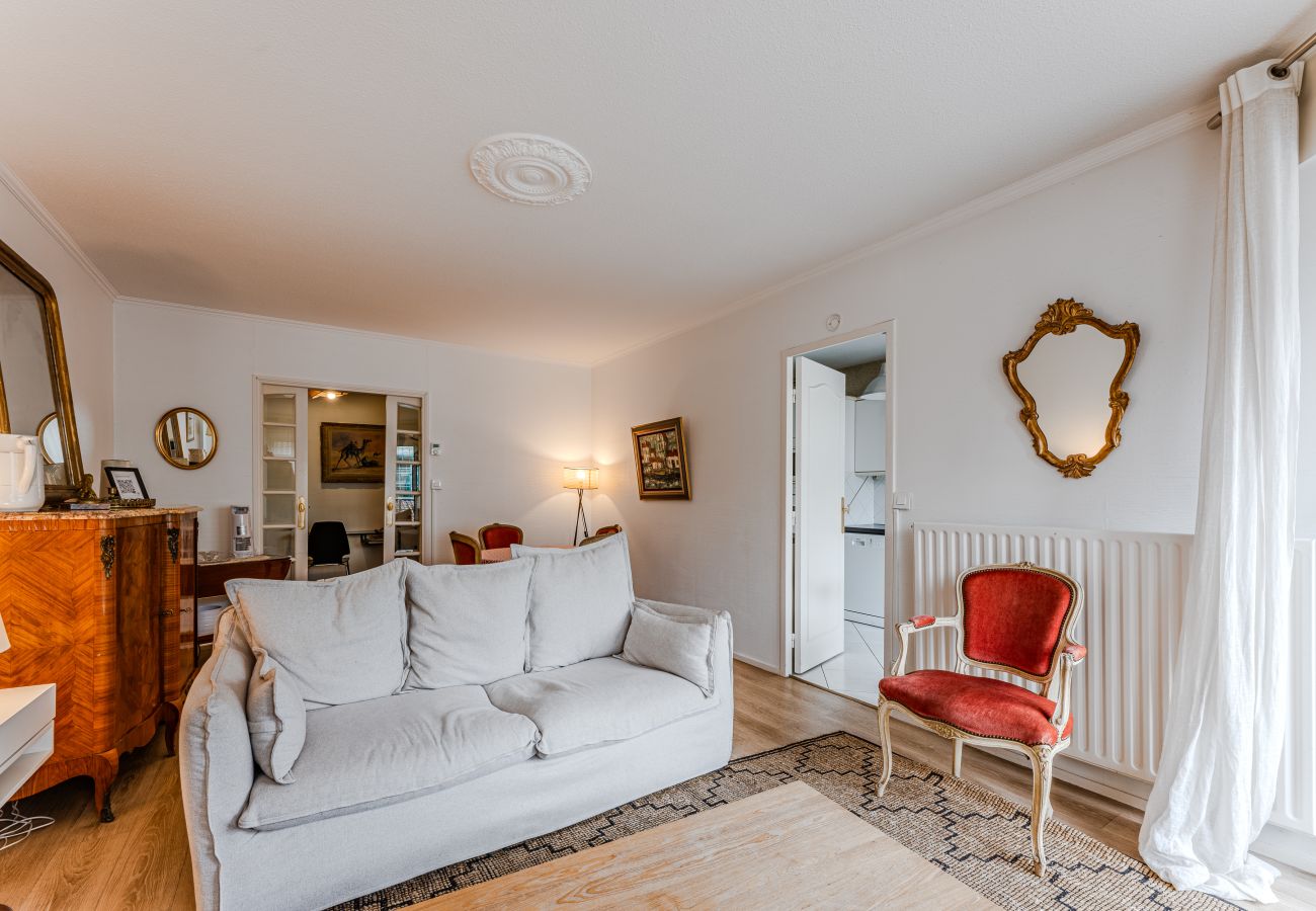 Apartment in Bordeaux - Spacious 2 bedrooms, Terrace, Parking, lift