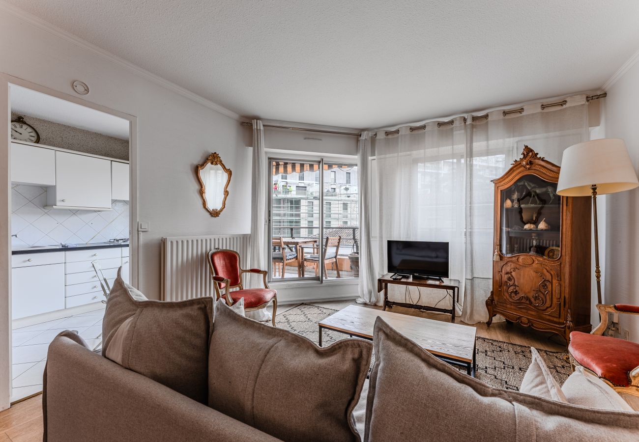 Apartment in Bordeaux - Spacious 2 bedrooms, Terrace, Parking, lift