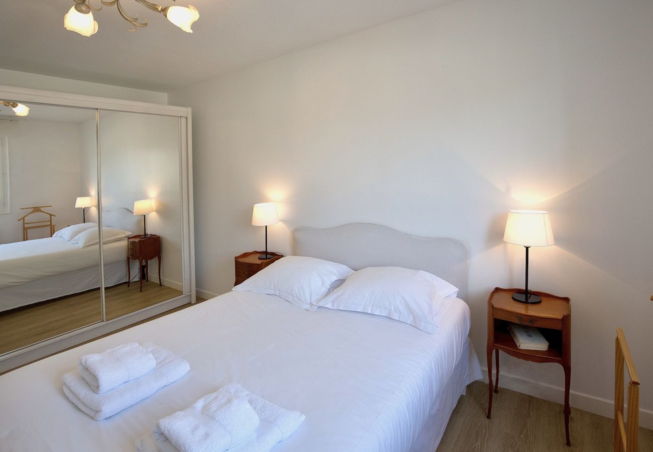 Apartment in Bordeaux - Spacious 2 bedrooms, Terrace, Parking, lift