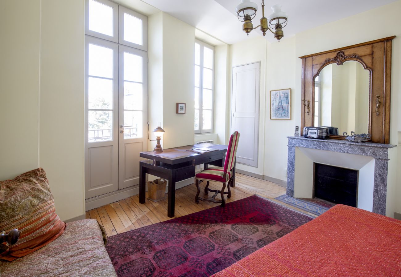 Apartment in Bordeaux - Historic center, air-conditioned with terrace