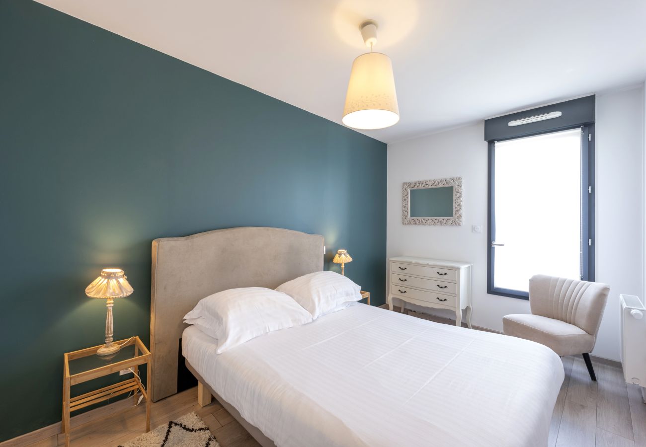Apartment in Bordeaux -  Bright 3-room apartment with terrace and parking