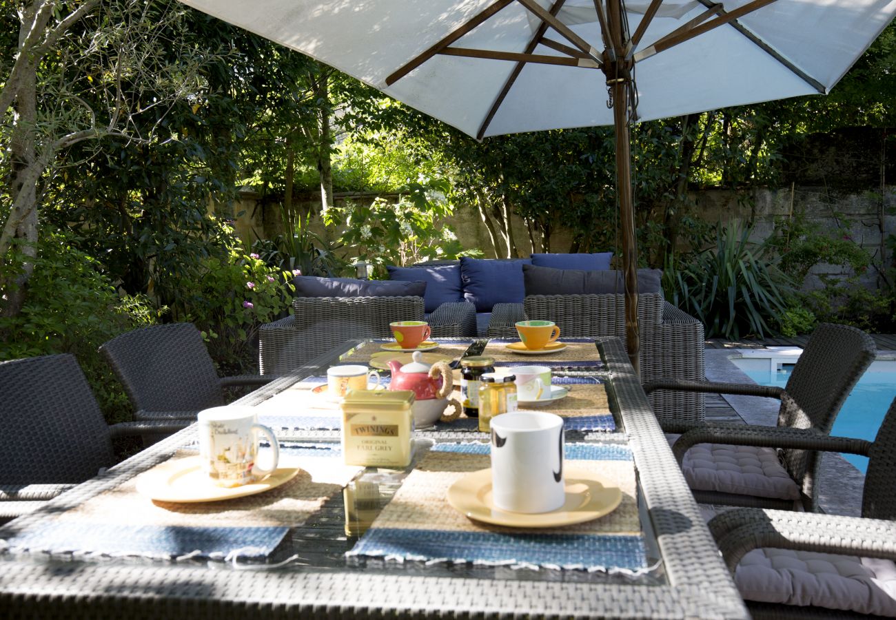 Villa in Bordeaux - Villa with swimming pool Bordeaux center, quiet garden, air-conditioned
