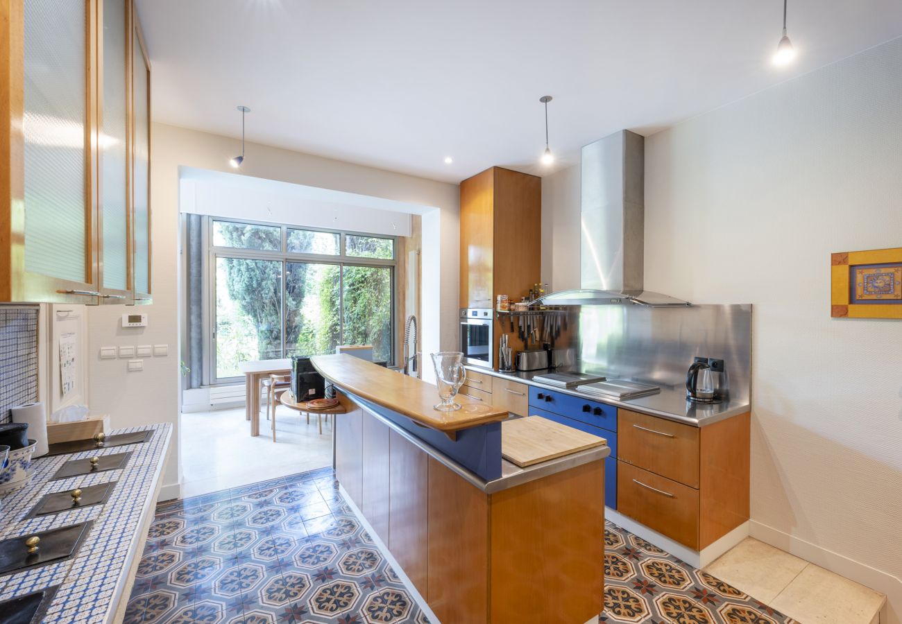 Villa in Bordeaux - Villa with swimming pool Bordeaux center, quiet garden, air-conditioned