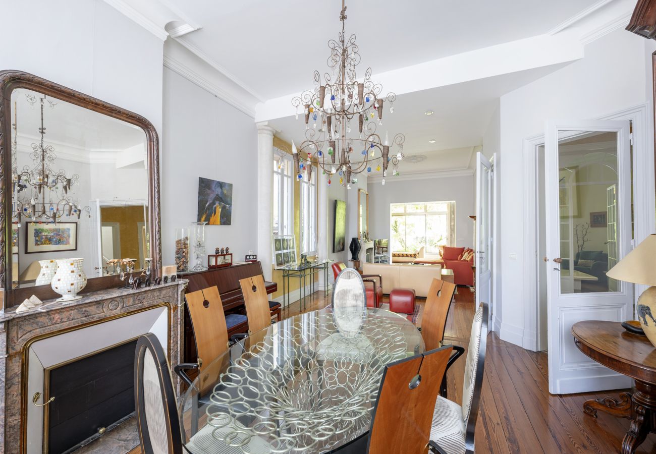 Villa in Bordeaux - Villa with swimming pool Bordeaux center, quiet garden, air-conditioned