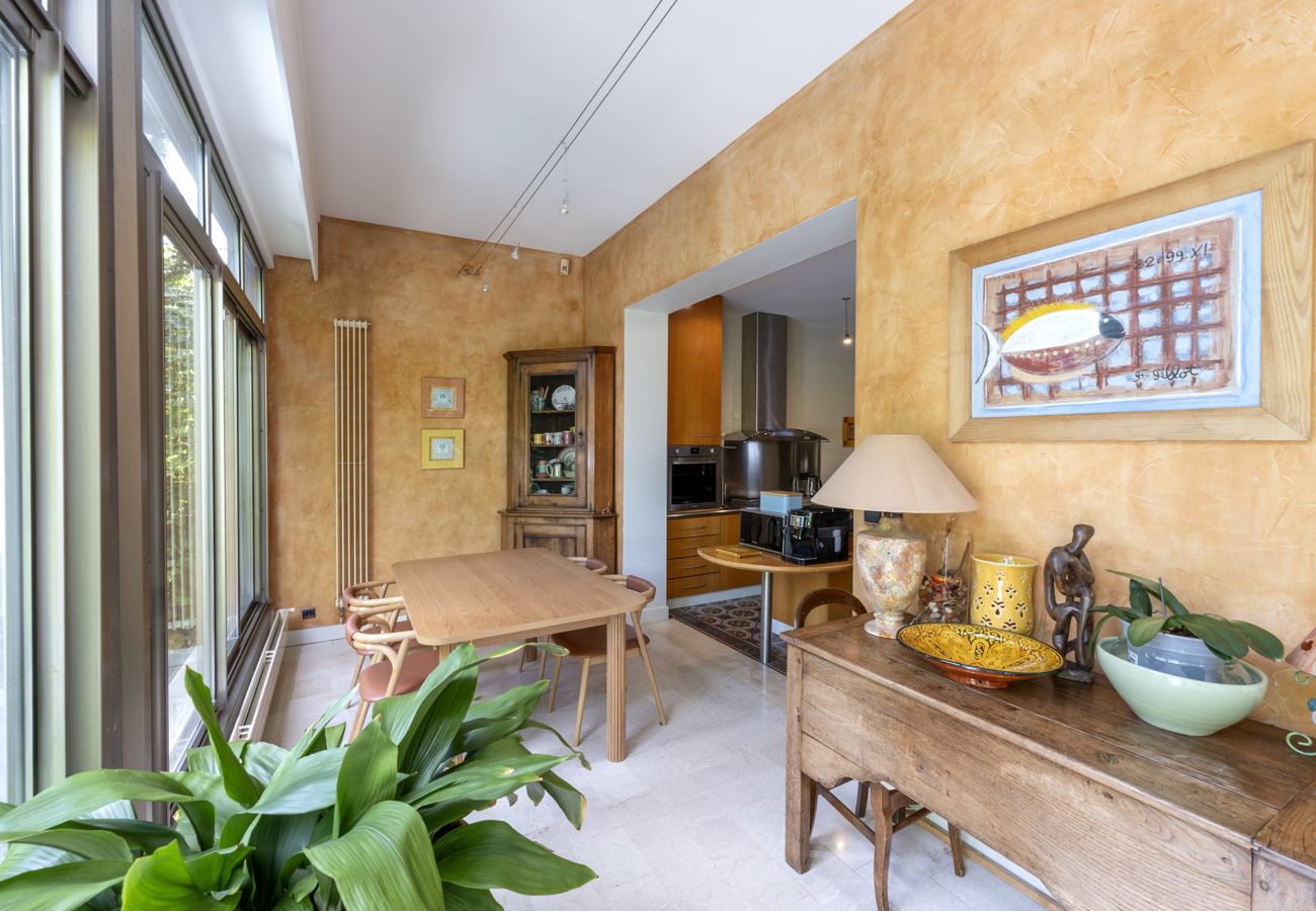 Villa in Bordeaux - Villa with swimming pool Bordeaux center, quiet garden, air-conditioned