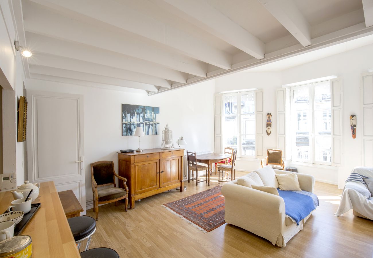 Apartment in Bordeaux - Bright 2 bedrooms near Tourny place