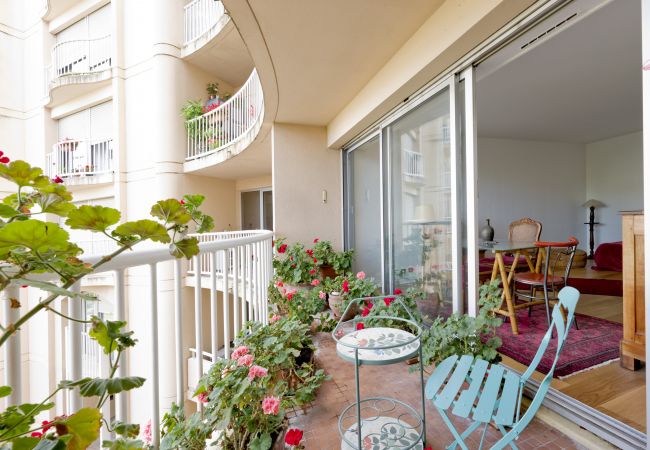 Apartment in Bordeaux - Bright 2 bedrooms with terrace, calm, A/C, lift