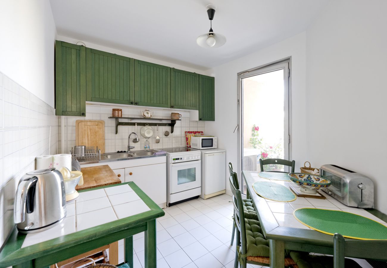 Apartment in Bordeaux - Bright 2 bedrooms with terrace, calm, A/C, lift