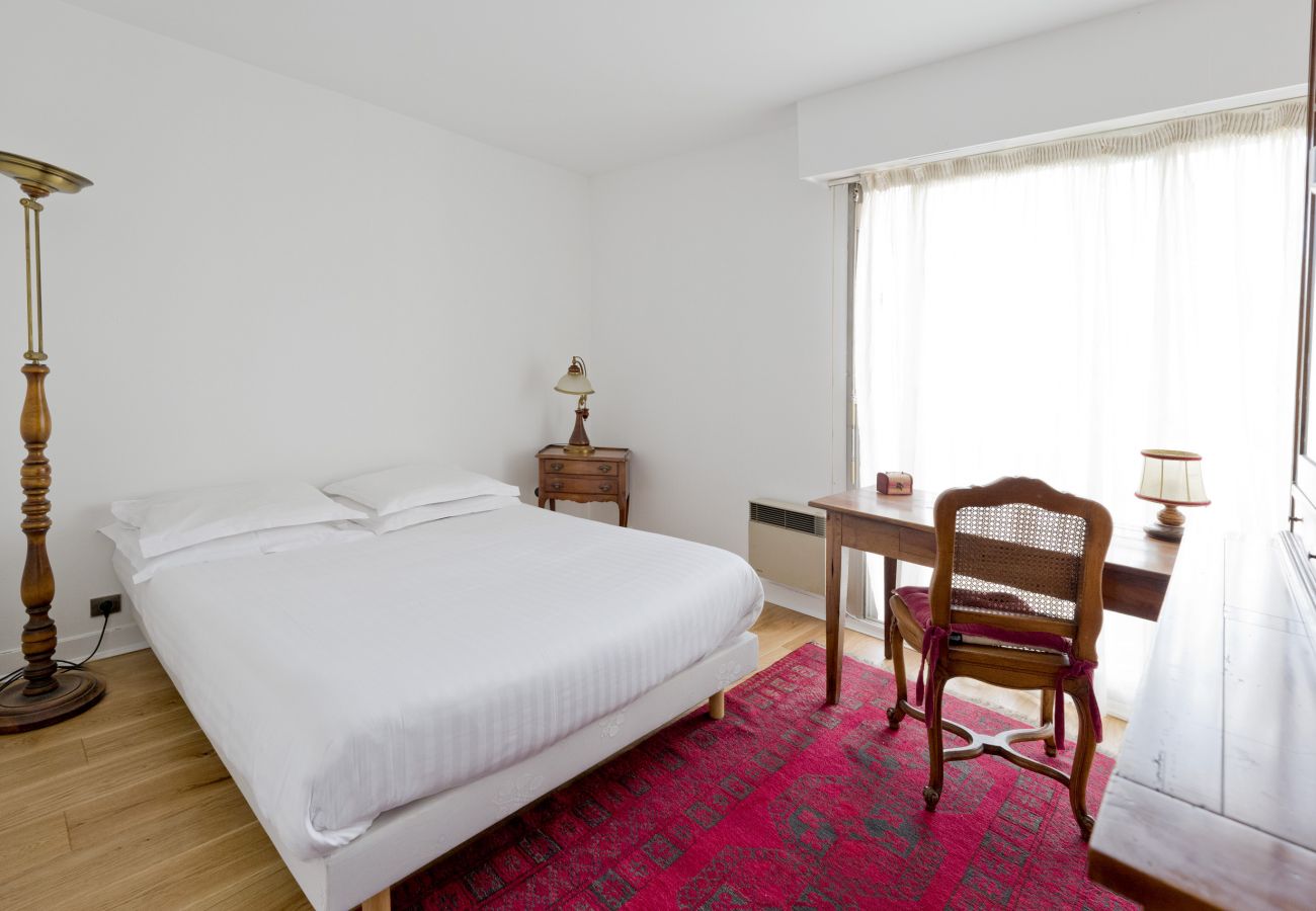 Apartment in Bordeaux - Bright 2 bedrooms with terrace, calm, A/C, lift