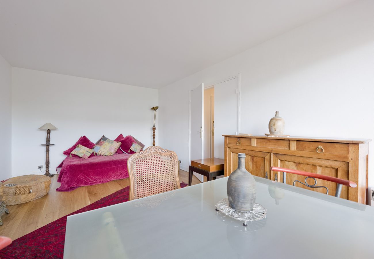 Apartment in Bordeaux - Bright 2 bedrooms with terrace, calm, A/C, lift
