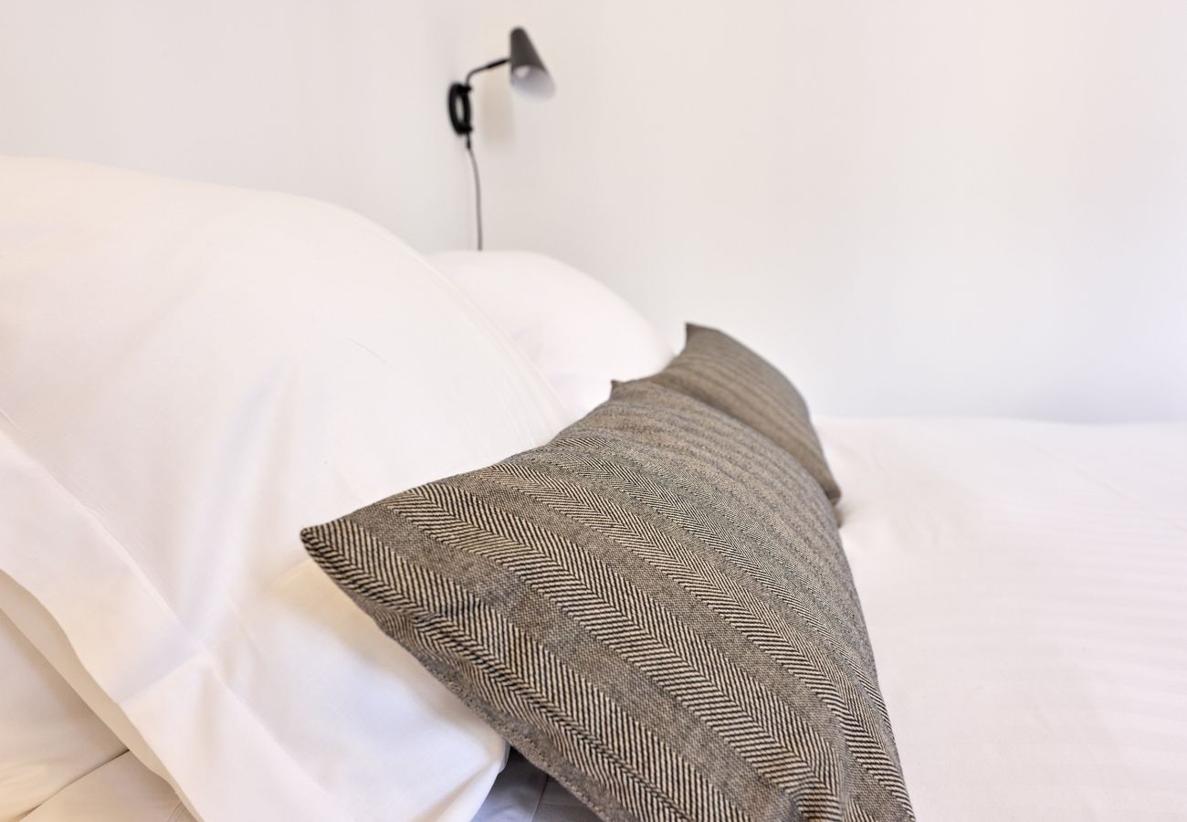 House in Bordeaux - The Nest, 3 Studios at place de la Victoire