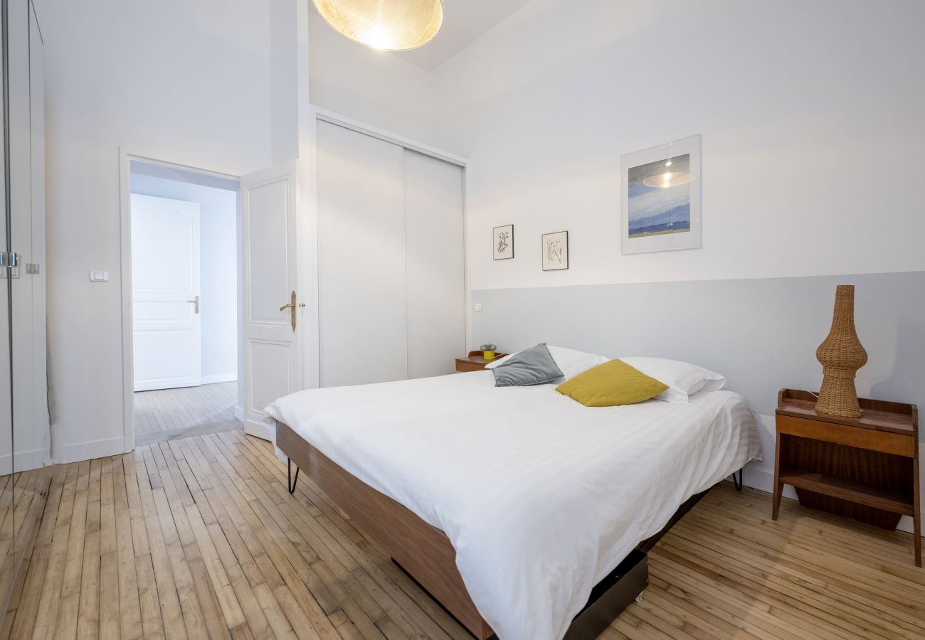 Apartment in Bordeaux - Place du Palais Bordeaux historic centre, balcony