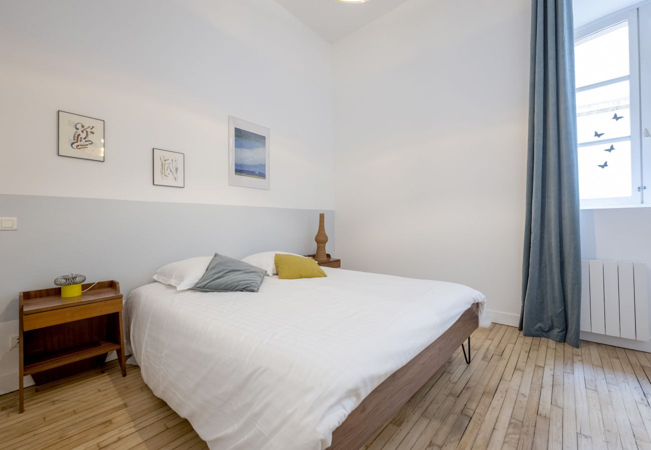 Apartment in Bordeaux - Place du Palais Bordeaux historic centre, balcony