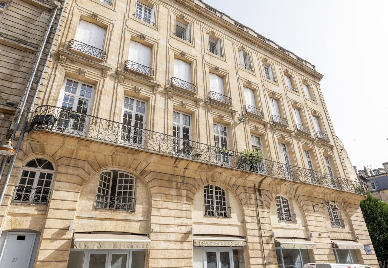 Apartment in Bordeaux - Place du Palais Bordeaux historic centre, balcony