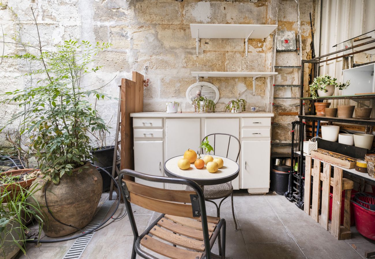 Apartment in Bordeaux - Heart of Bordeaux, charming apt with patio