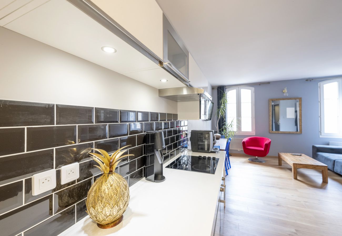 Studio in Bordeaux - Bordeaux city center, quiet apartment + parking (sup)