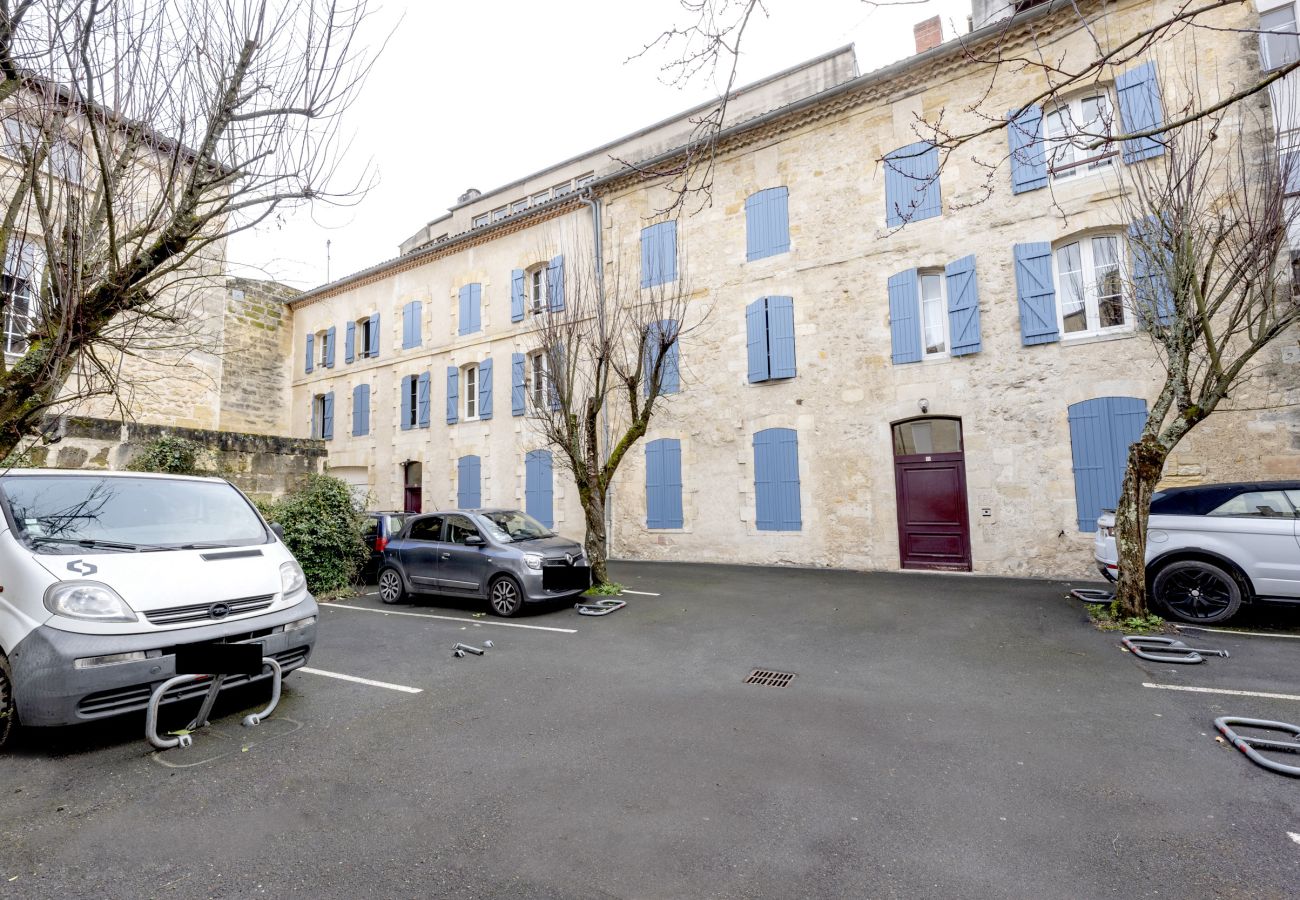 Studio in Bordeaux - Bordeaux city center, quiet apartment + parking (sup)