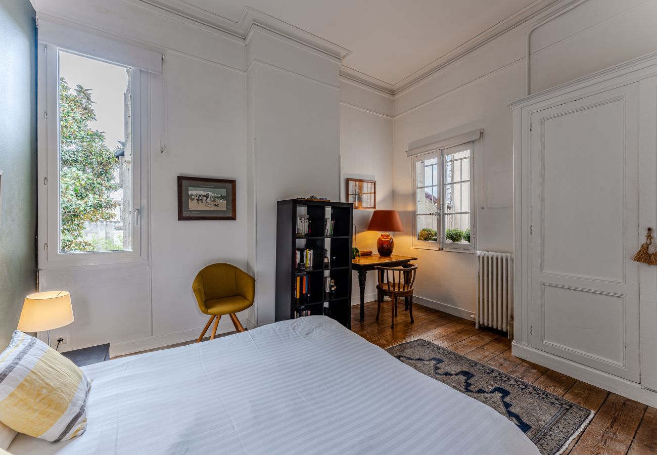 Apartment in Bordeaux - Bordeaux city center: Elegance, calm and authenticity
