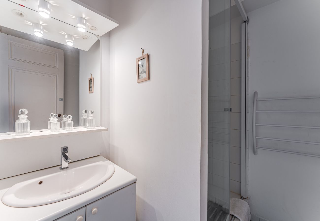 Apartment in Bordeaux - Bordeaux city center: Elegance, calm and authenticity