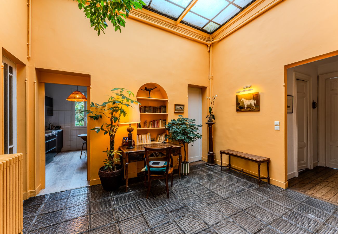 Apartment in Bordeaux - Bordeaux city center: Elegance, calm and authenticity