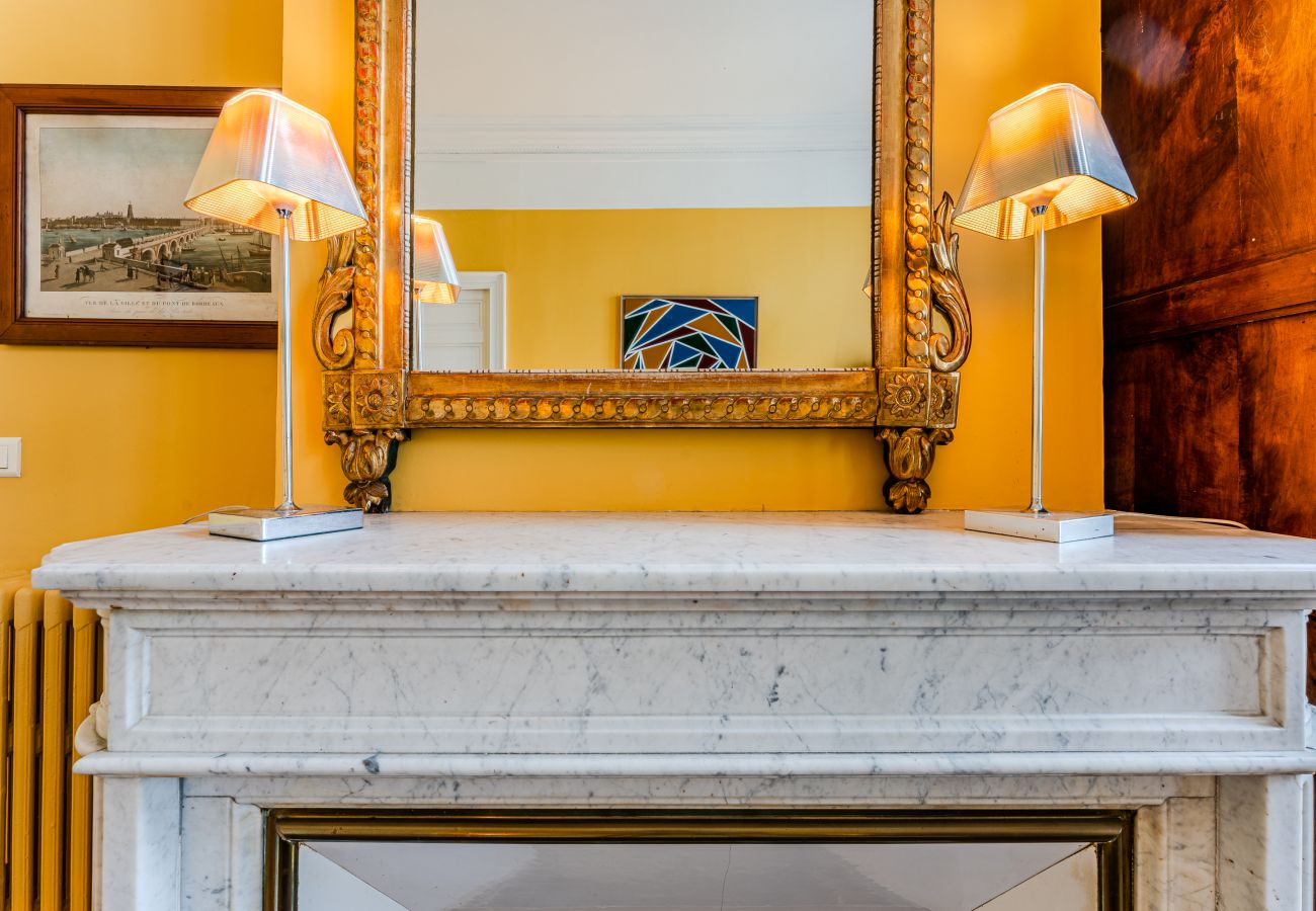 Apartment in Bordeaux - Bordeaux city center: Elegance, calm and authenticity