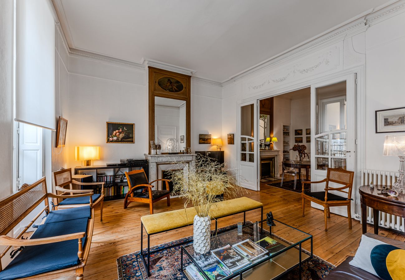 Apartment in Bordeaux - Bordeaux city center: Elegance, calm and authenticity