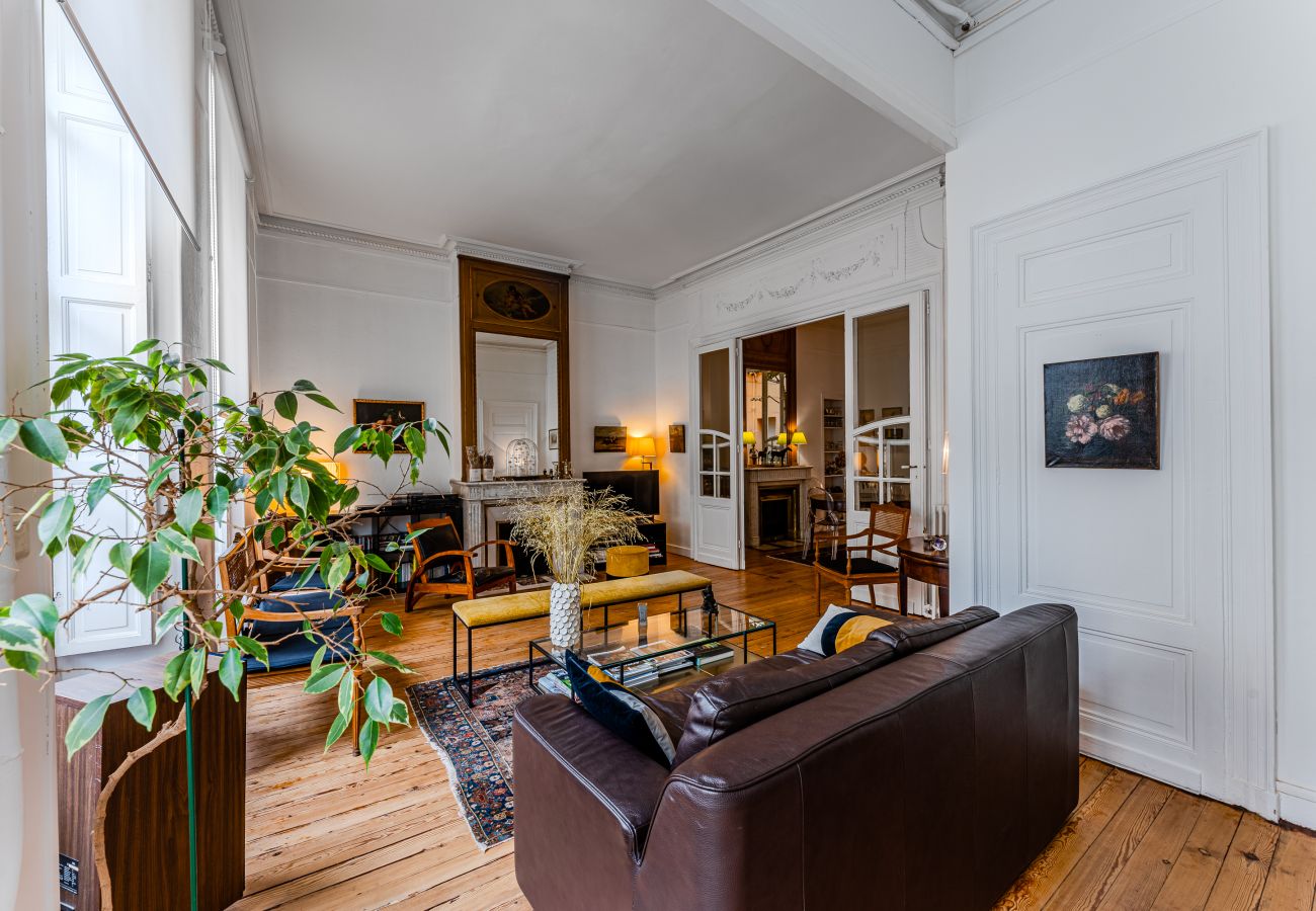 Apartment in Bordeaux - Bordeaux city center: Elegance, calm and authenticity