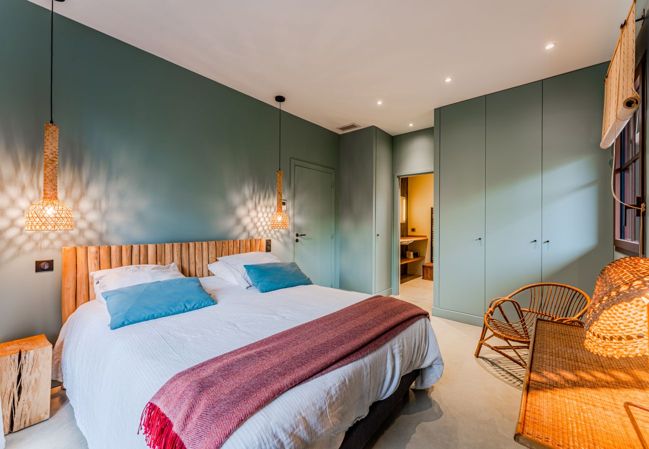 Villa in Arcachon - Exceptional Villa in Arcachon Moulleau – 2nd line, sea view and beach 40m away