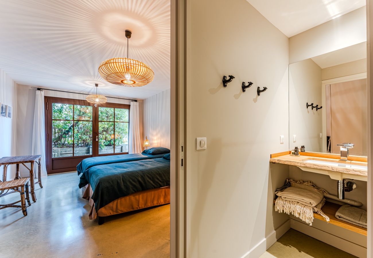 Villa in Arcachon - Exceptional Villa in Arcachon Moulleau – 2nd line, sea view and beach 40m away