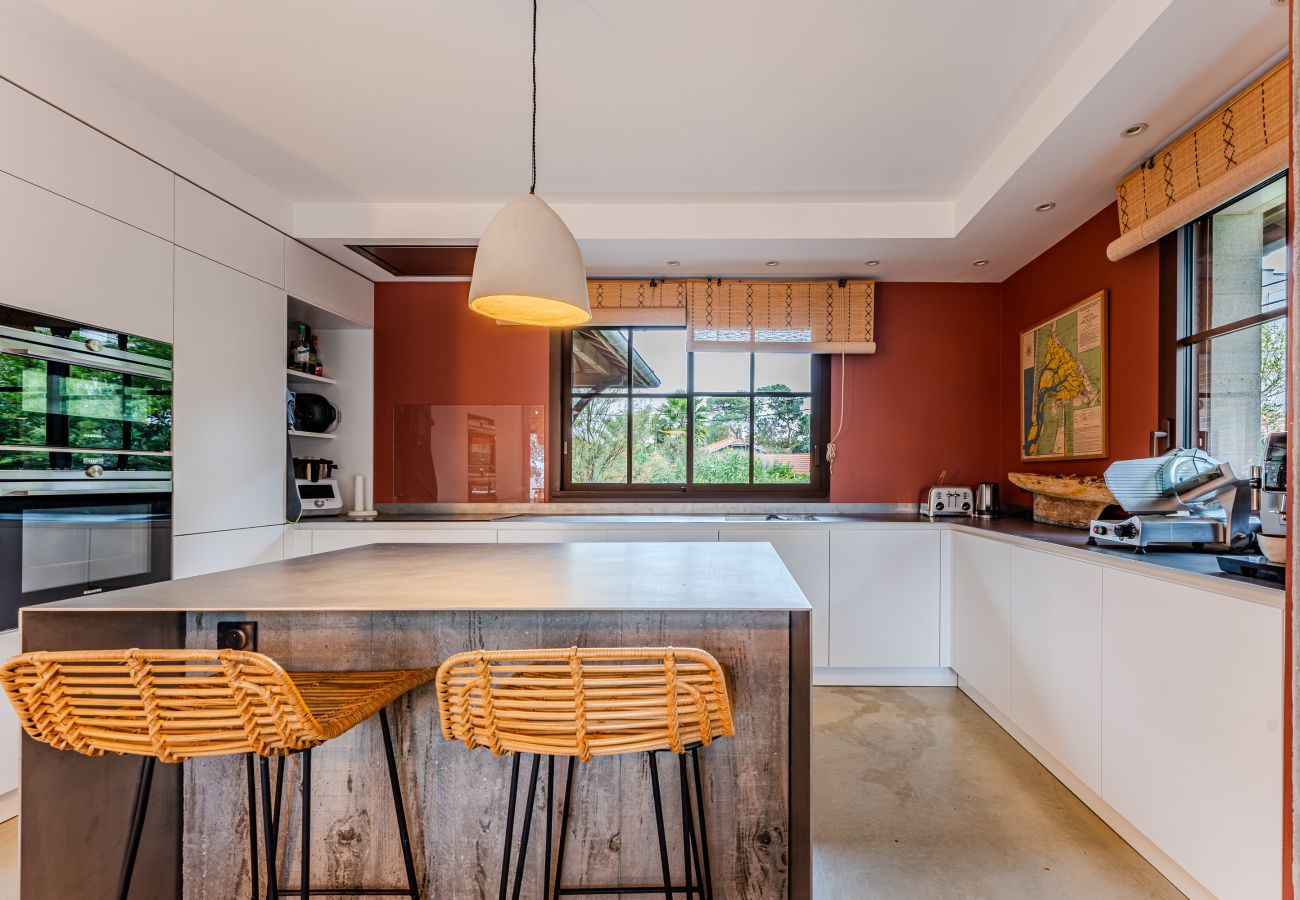 Villa in Arcachon - Exceptional Villa in Arcachon Moulleau – 2nd line, sea view and beach 40m away