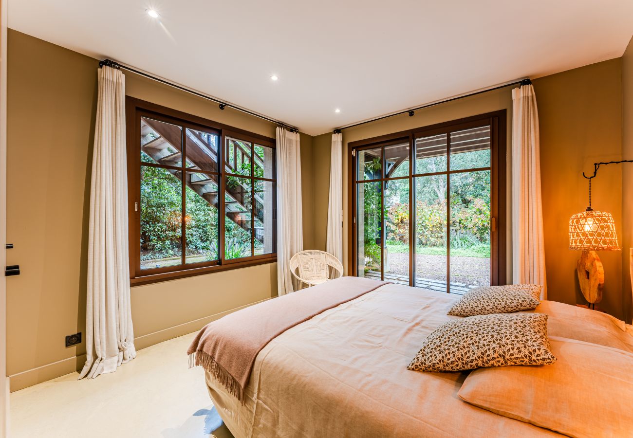 Villa in Arcachon - Exceptional Villa in Arcachon Moulleau – 2nd line, sea view and beach 40m away