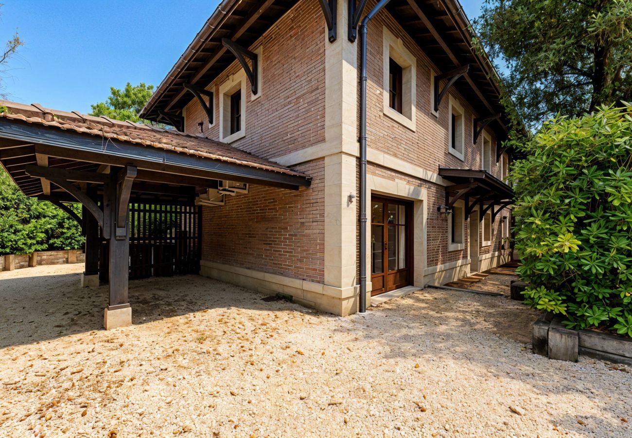 Villa in Arcachon - Exceptional Villa in Arcachon Moulleau – 2nd line, sea view and beach 40m away