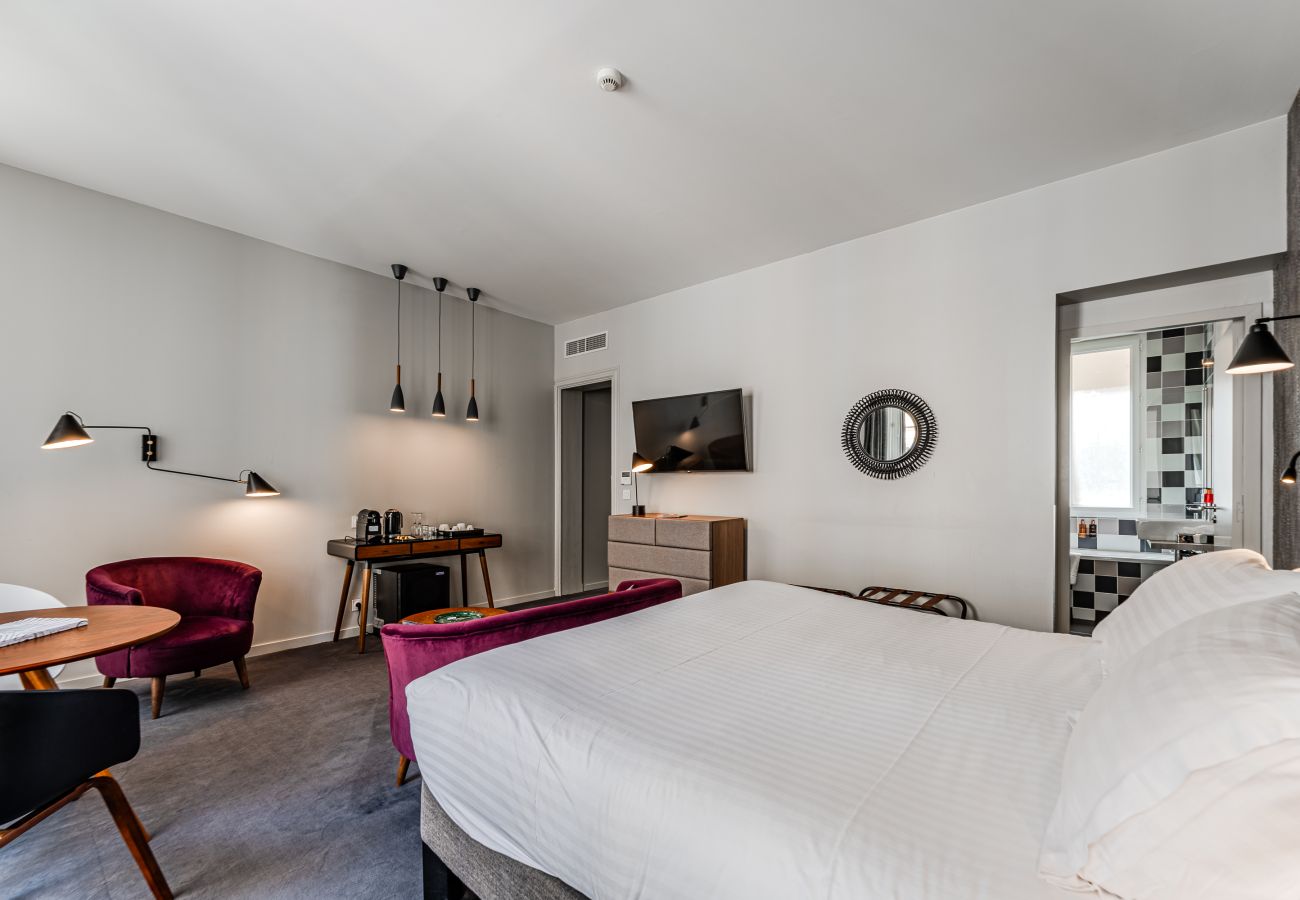 Studio in Bordeaux - Luxury Suite in the Heart of the Golden Triangle