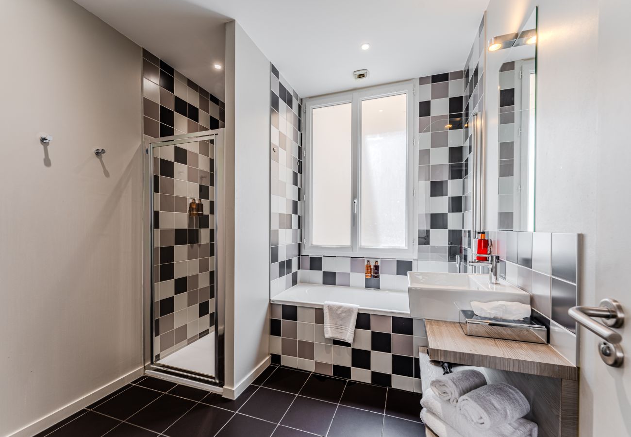 Studio in Bordeaux - Luxury Suite in the Heart of the Golden Triangle