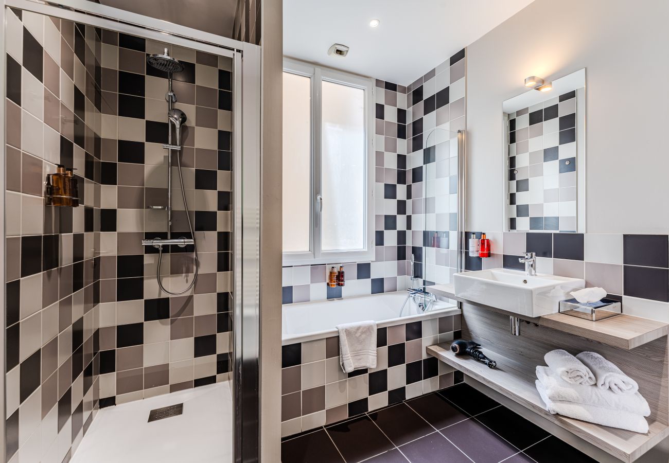 Studio in Bordeaux - Luxury Suite in the Heart of the Golden Triangle