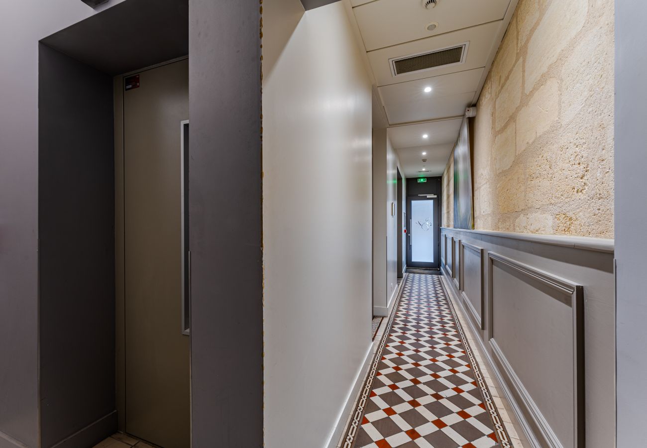 Studio in Bordeaux - Luxury Suite in the Heart of the Golden Triangle