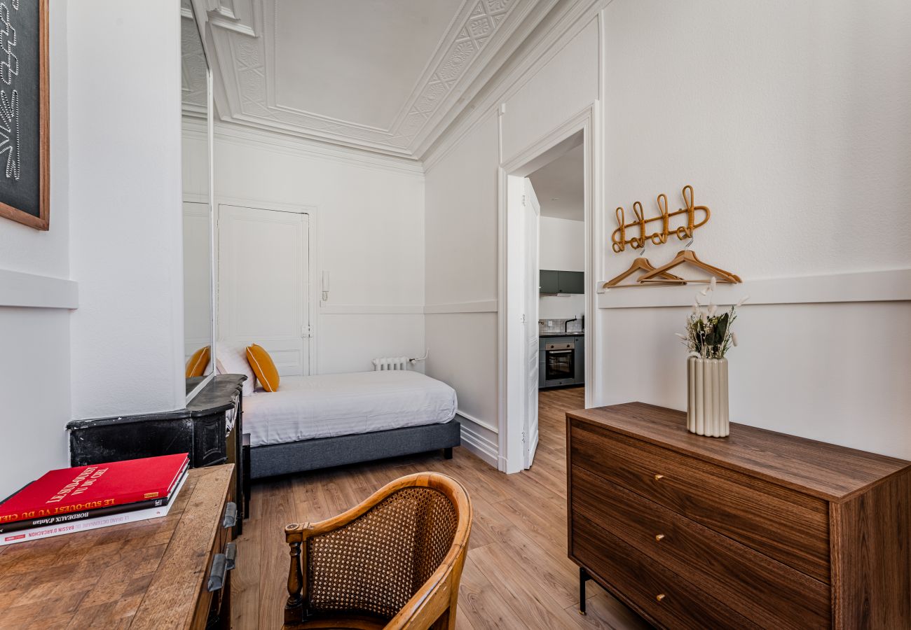 Apartment in Bordeaux - Triangle d'Or — Elegance & King Size bed
