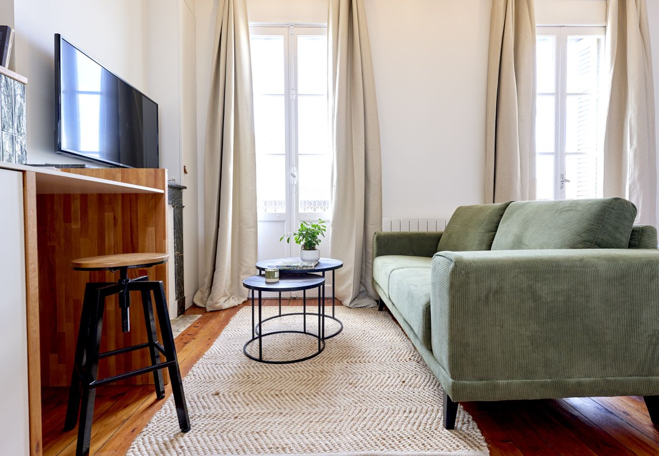Studio in Bordeaux - The Green Nest, large light-filled studio