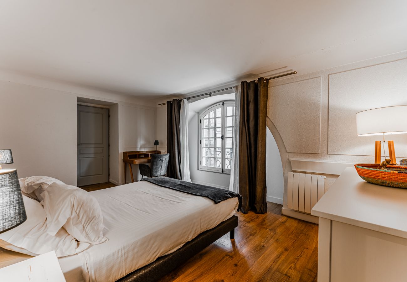 Appartement à Bordeaux - Place du Palais Centre Historique 