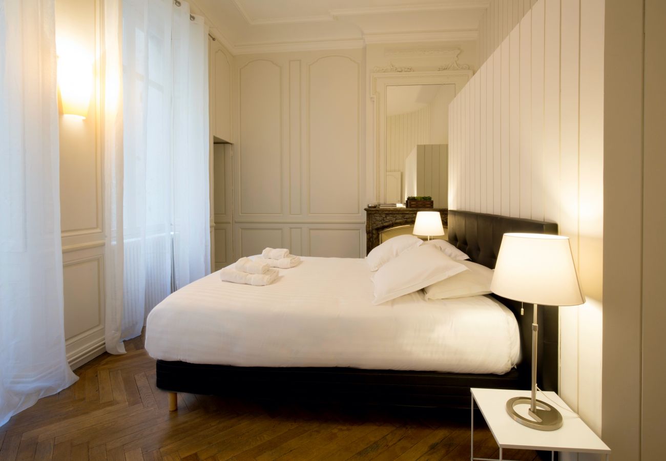 Appartement à Bordeaux - Superbe 160m2 avec vue sur les quais + Parking 